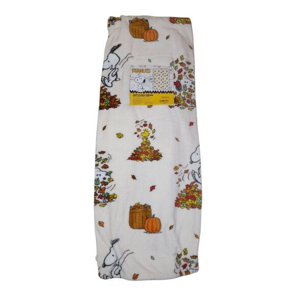 Peanuts Snoopy Soft Plush Throw Blanket 50x70" Fall Leaves Pattern Polyester - Picture 1 of 11